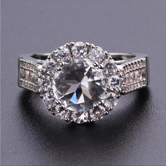 New 925 Silver Round Cut Diamond Ring - Picture 5 of 10